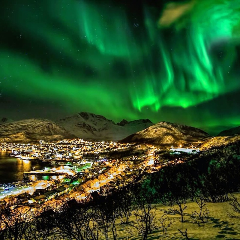 Foto: Per Arvid Pedersen,  nordlyset danser over Skjervøy